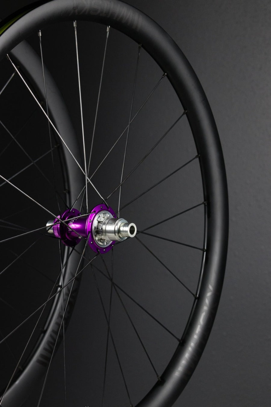 Whisky store carbon wheelset